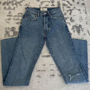 ✨2 for $20✨ We the Free Skinny Jeans
Size 24